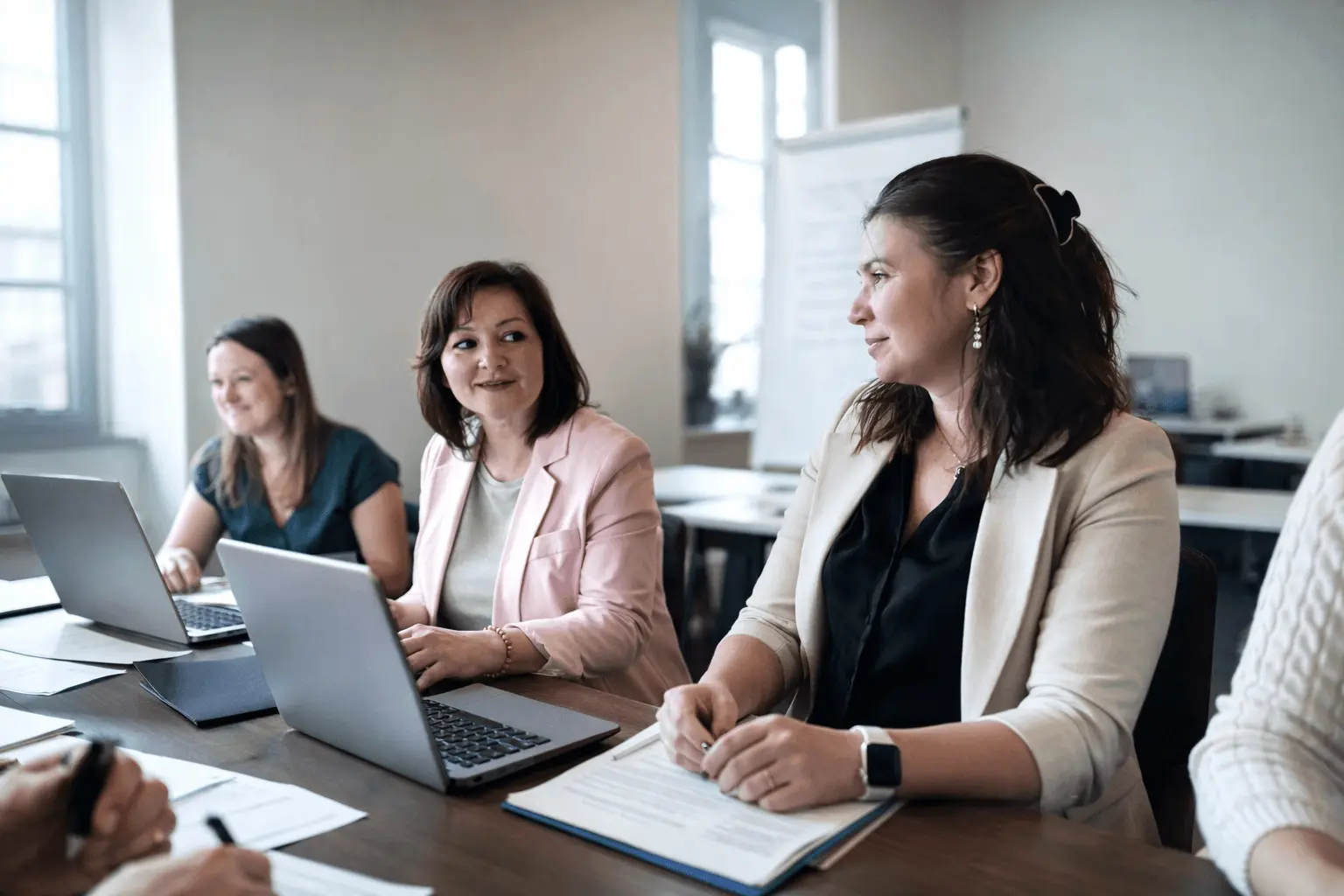 Lucie Kubiková při práci s týmem